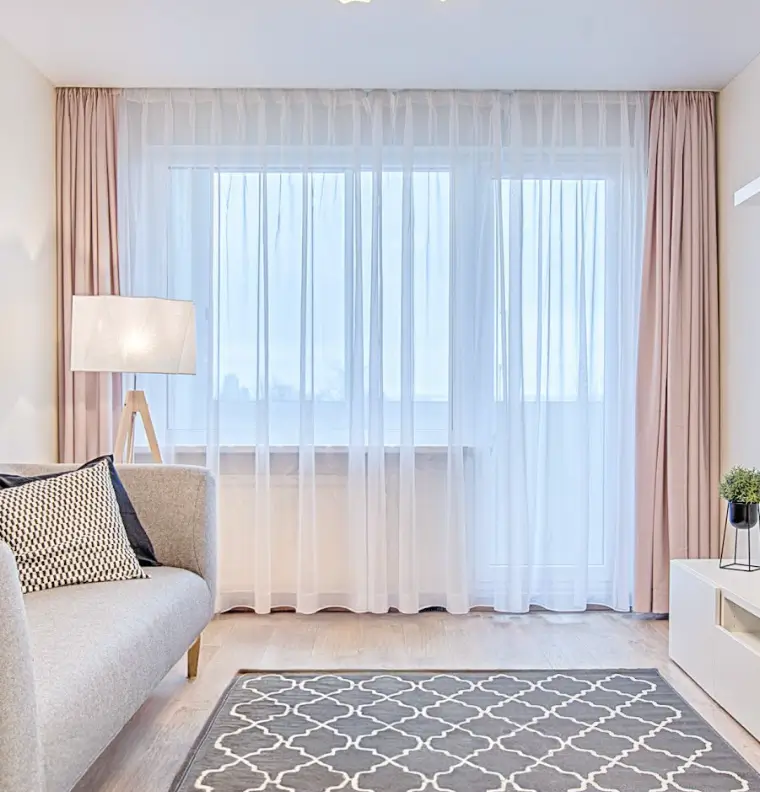 ستائر مخصصة فاخرة في الرياض